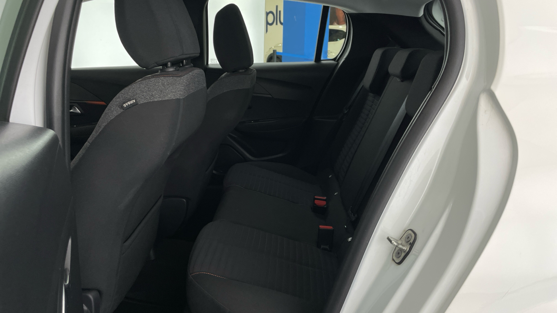 Peugeot 208 - 12