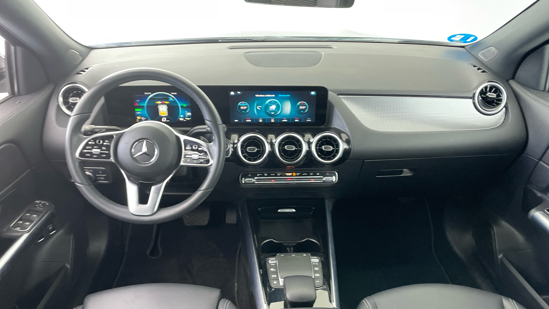 Mercedes-Benz GLA - 10