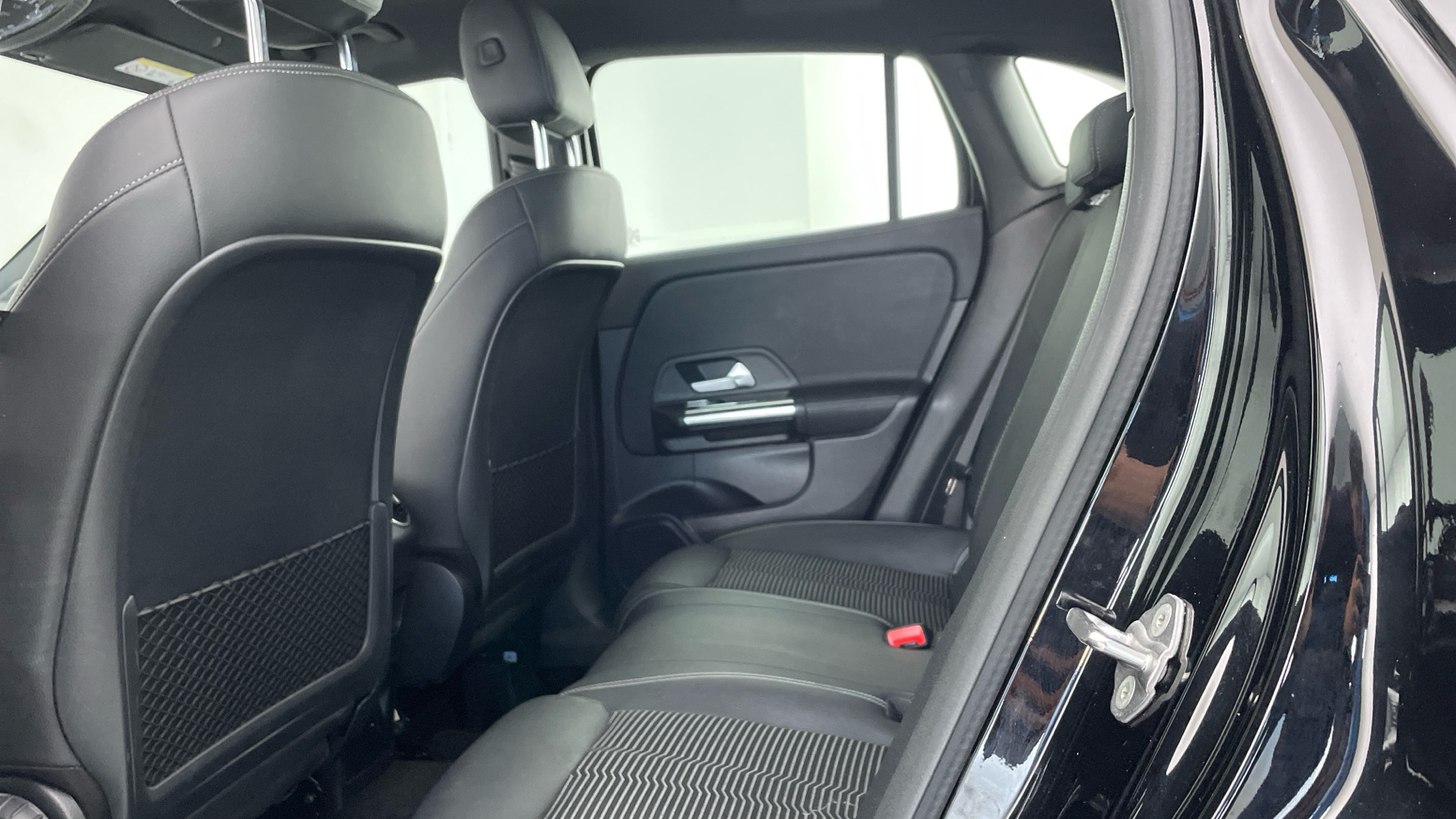 Mercedes-Benz GLA - 12