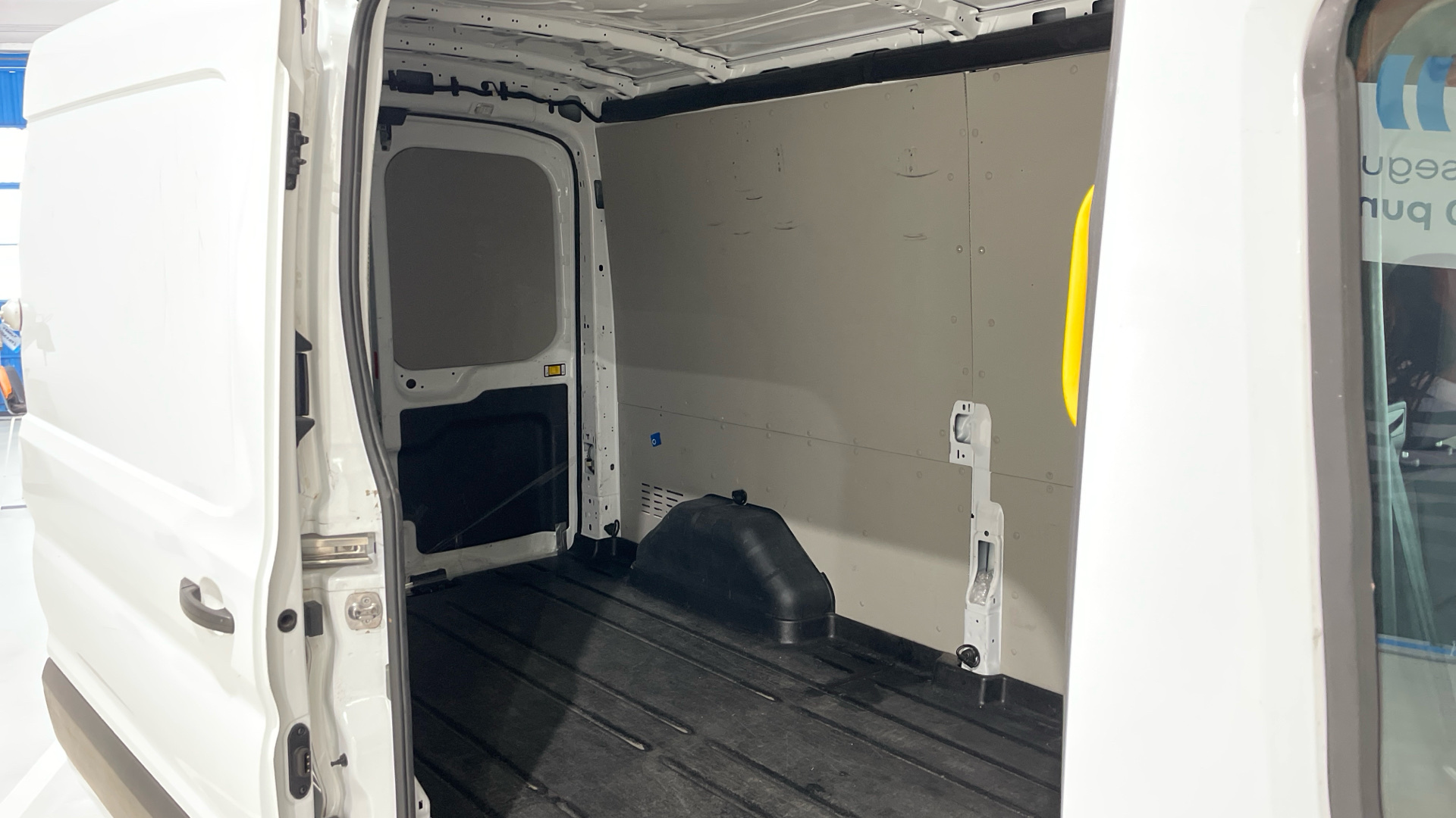 Ford Transit - 12