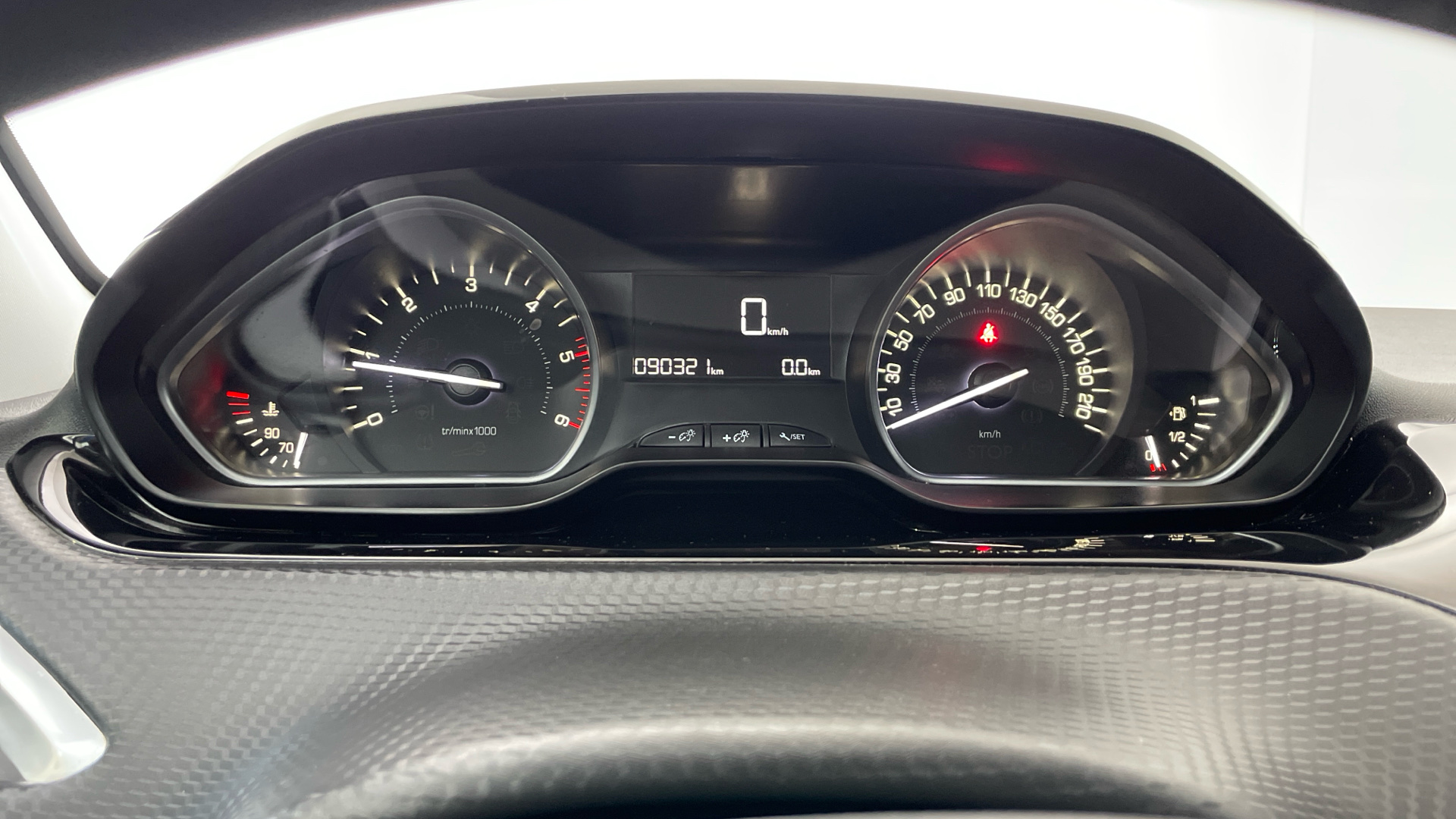 Peugeot 2008 - 9