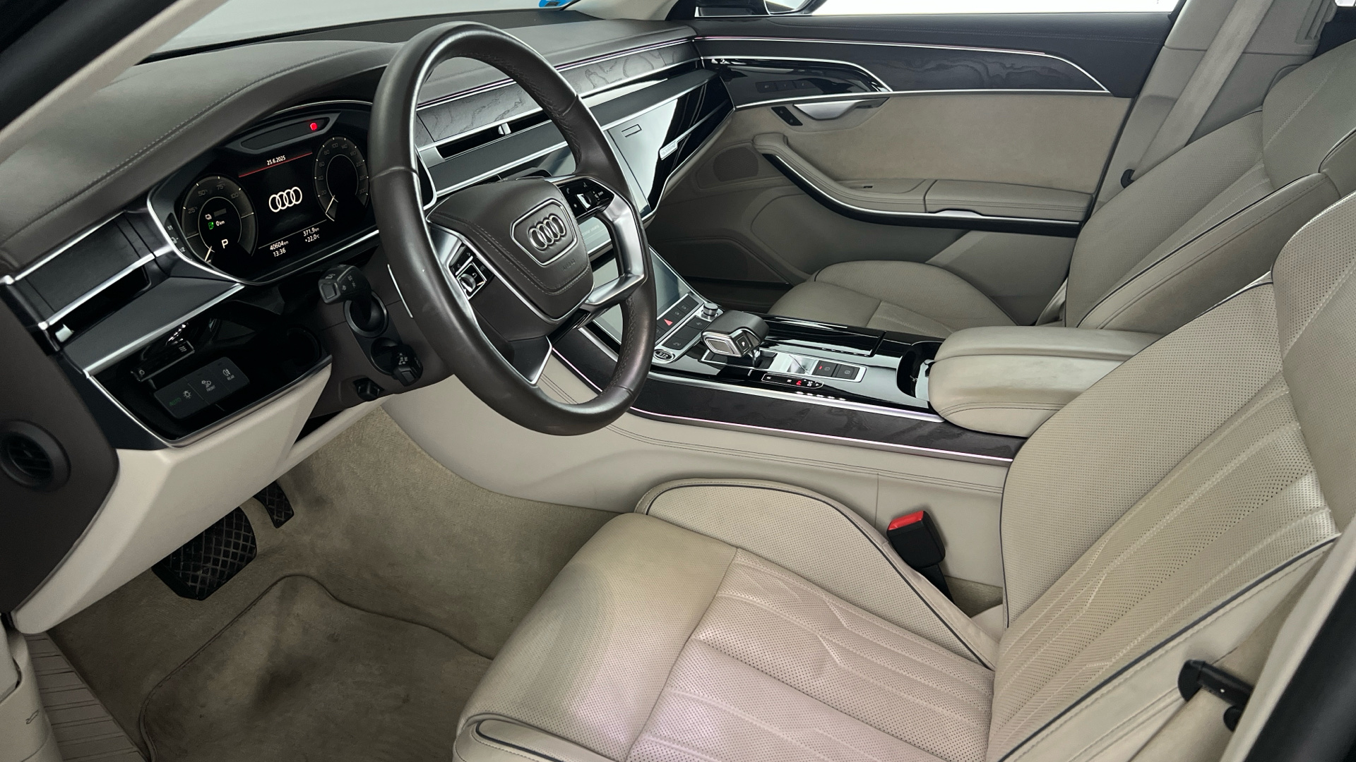 Audi A8 - 11