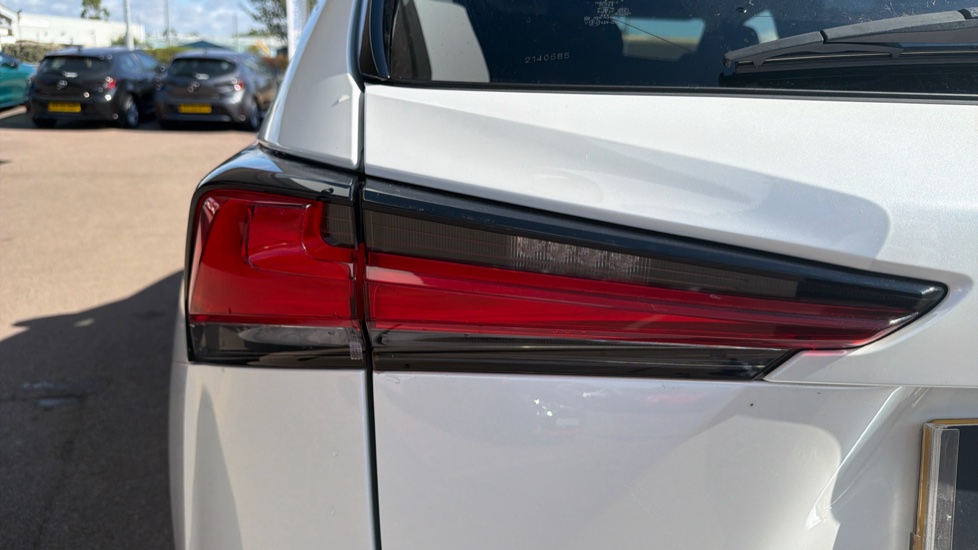Lexus NX 300h 2.5 5dr CVT [8 Inch Nav] Hybrid Estate - Image 21