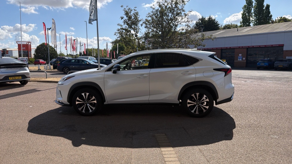 Lexus NX 300h 2.5 5dr CVT [8 Inch Nav] Hybrid Estate - Image 24
