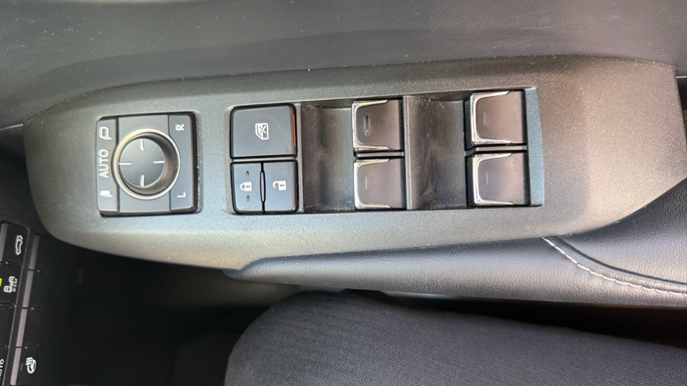 Lexus NX 300h 2.5 5dr CVT [8 Inch Nav] Hybrid Estate - Image 35