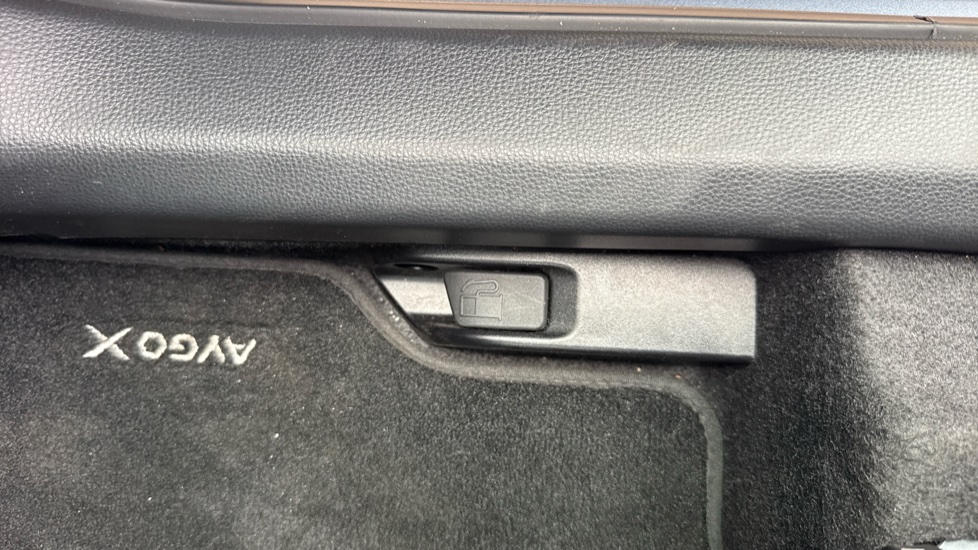 Toyota Aygo X 1.0 VVT-i Pure 5dr Auto Petrol Hatchback - Image 48