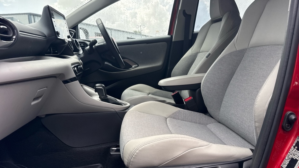 Toyota Yaris 1.5 Hybrid Excel 5dr CVT Hybrid Hatchback - Image 5