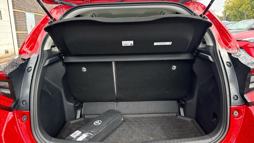 Toyota Yaris 1.5 Hybrid Excel 5dr CVT Hybrid Hatchback - Image 13
