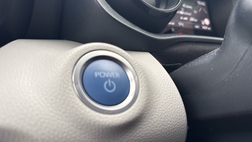 Toyota Yaris 1.5 Hybrid Excel 5dr CVT Hybrid Hatchback - Image 16