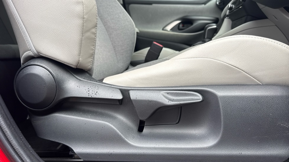 Toyota Yaris 1.5 Hybrid Excel 5dr CVT Hybrid Hatchback - Image 30