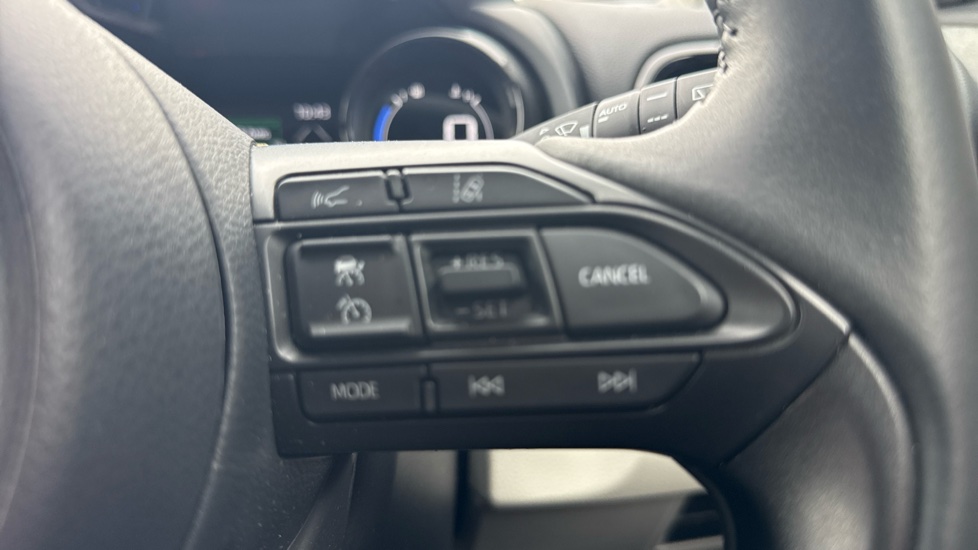 Toyota Yaris 1.5 Hybrid Excel 5dr CVT Hybrid Hatchback - Image 31