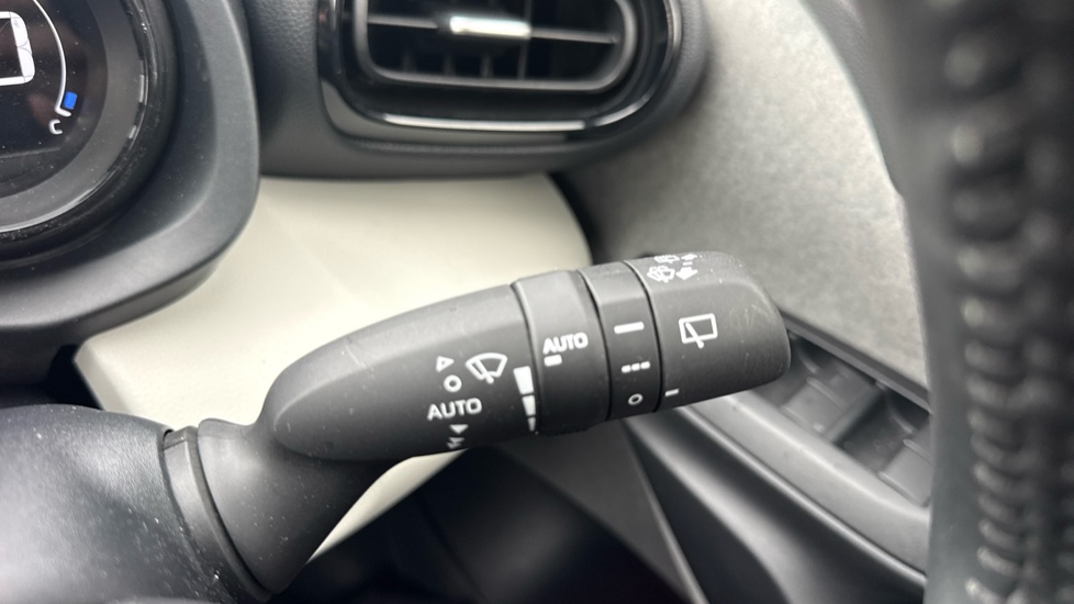 Toyota Yaris 1.5 Hybrid Excel 5dr CVT Hybrid Hatchback - Image 34