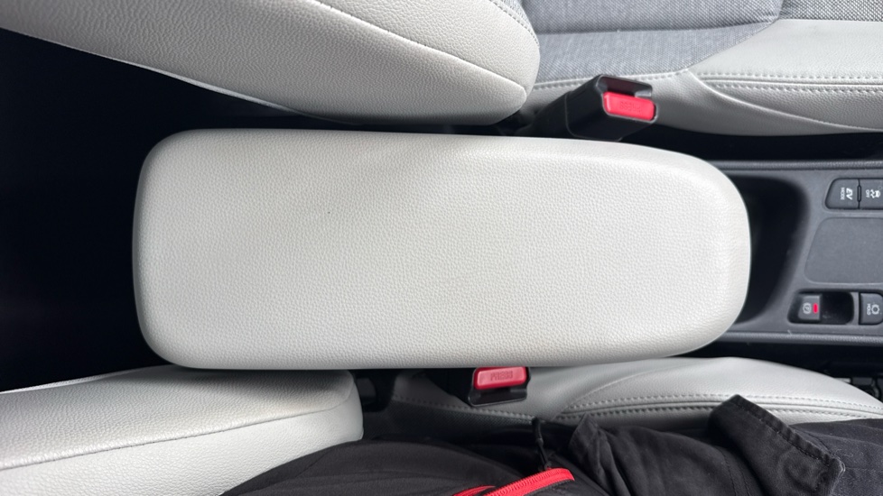 Toyota Yaris 1.5 Hybrid Excel 5dr CVT Hybrid Hatchback - Image 47