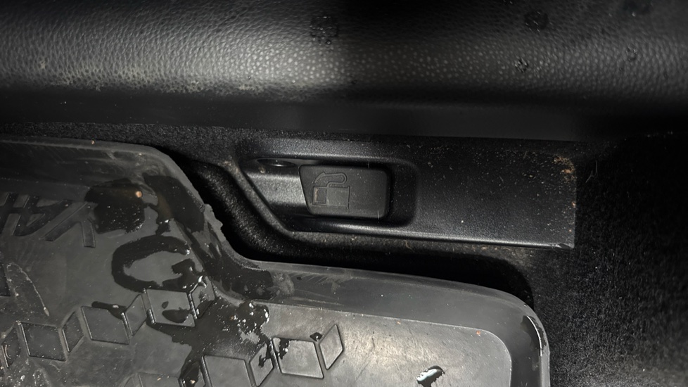 Toyota Yaris 1.5 Hybrid Excel 5dr CVT Hybrid Hatchback - Image 49