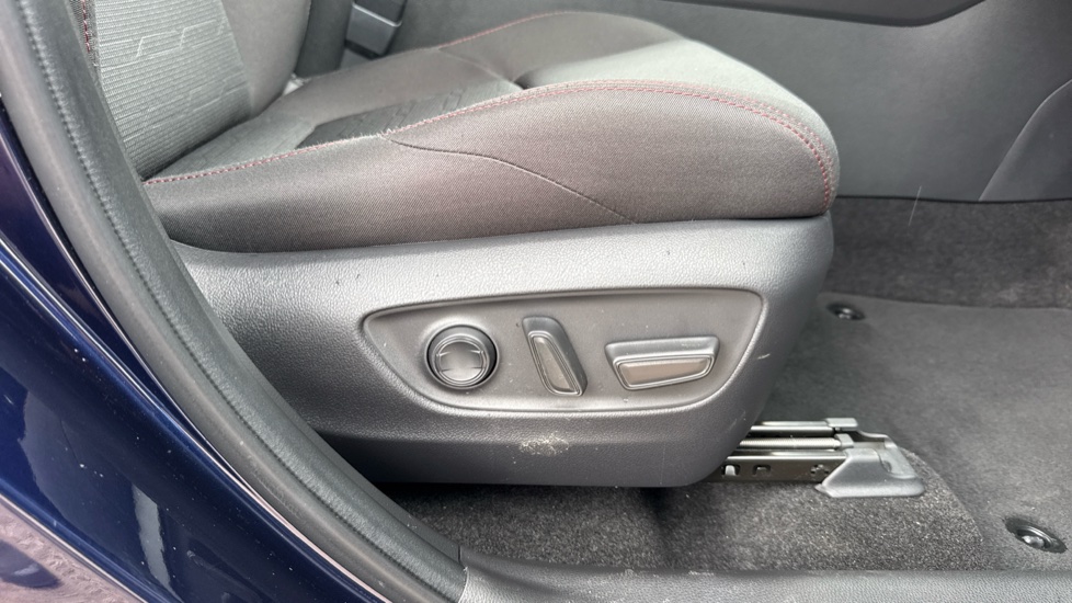 Toyota RAV4 2.5 PHEV Design 5dr CVT Estate - Image 30