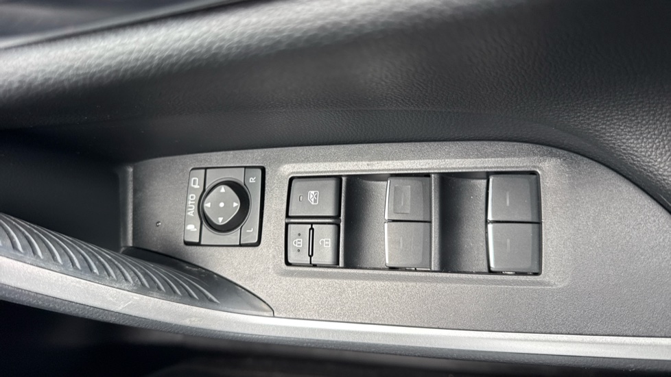 Toyota RAV4 2.5 PHEV Design 5dr CVT Estate - Image 32