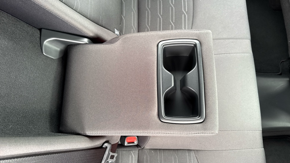 Toyota RAV4 2.5 PHEV Design 5dr CVT Estate - Image 41