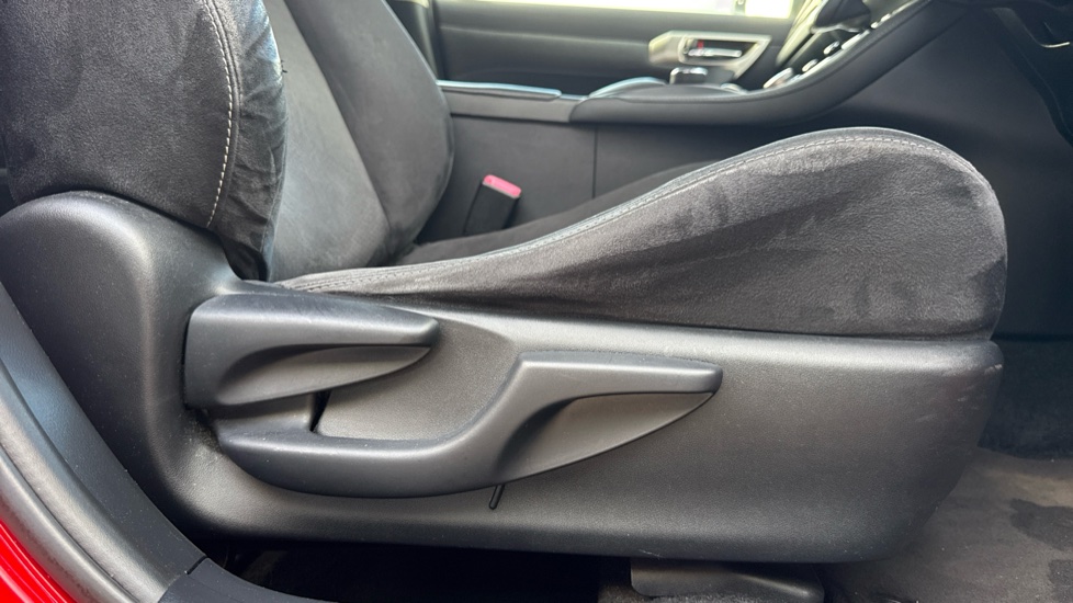 Lexus CT 200h 1.8 Advance 5dr CVT Auto Hybrid Hatchback - Image 30