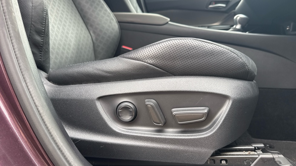 Toyota C-HR 2.0 Hybrid Excel 5dr CVT Hybrid Hatchback - Image 30