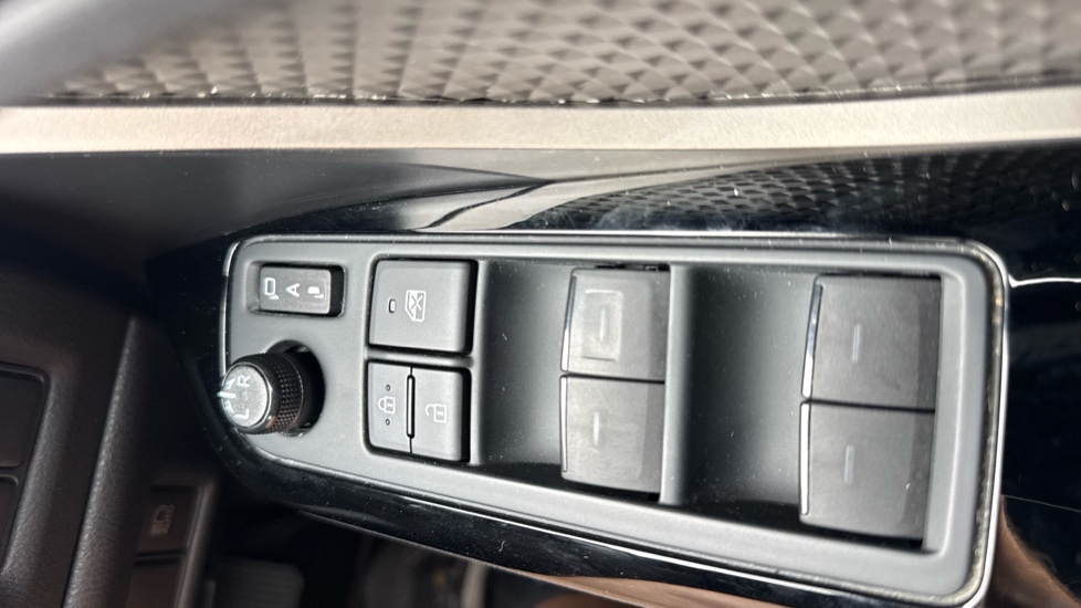 Toyota C-HR 2.0 Hybrid Excel 5dr CVT Hybrid Hatchback - Image 32