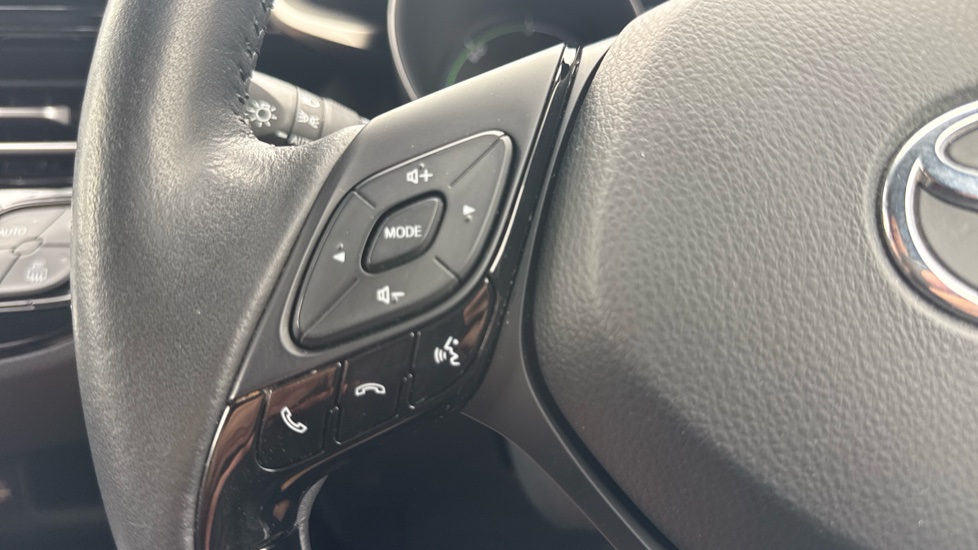 Toyota C-HR 2.0 Hybrid Excel 5dr CVT Hybrid Hatchback - Image 39