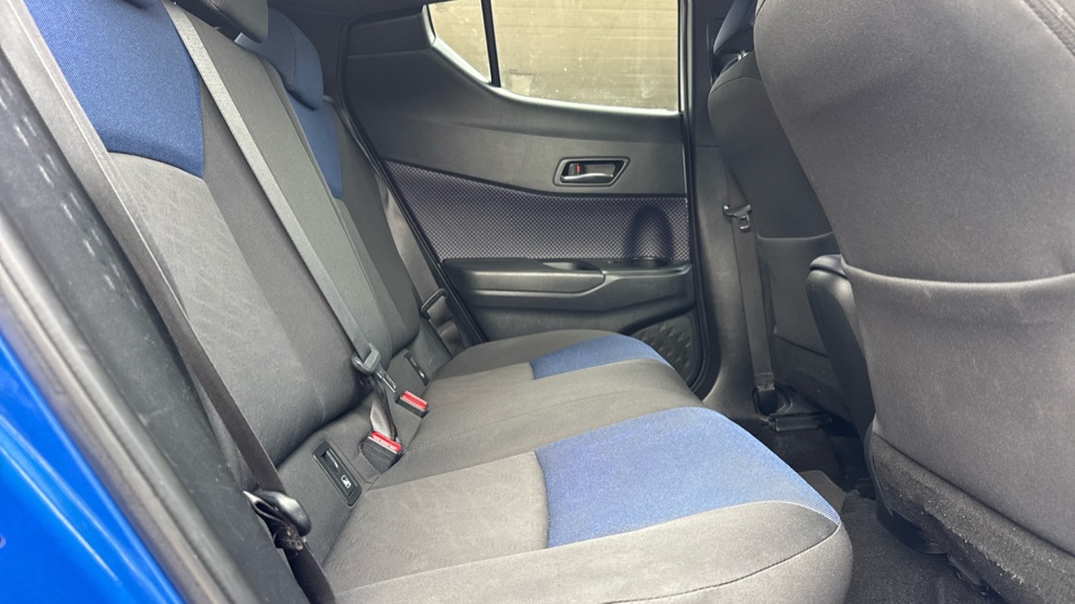 Toyota C-HR 1.8 Hybrid Dynamic 5dr CVT Hybrid Hatchback - Image 8