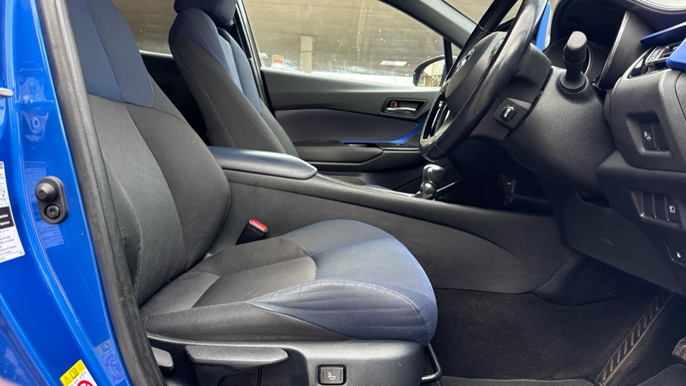 Toyota C-HR 1.8 Hybrid Dynamic 5dr CVT Hybrid Hatchback - Image 12