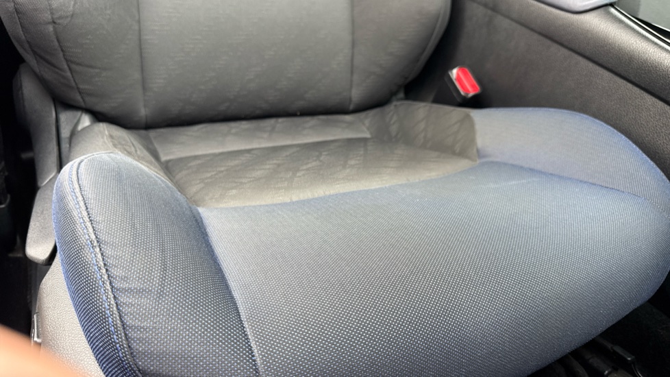 Toyota C-HR 1.8 Hybrid Dynamic 5dr CVT Hybrid Hatchback - Image 17