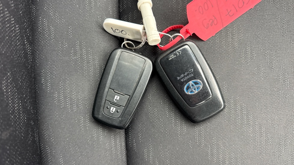 Toyota C-HR 1.8 Hybrid Dynamic 5dr CVT Hybrid Hatchback - Image 28