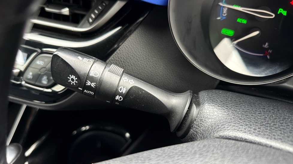 Toyota C-HR 1.8 Hybrid Dynamic 5dr CVT Hybrid Hatchback - Image 33