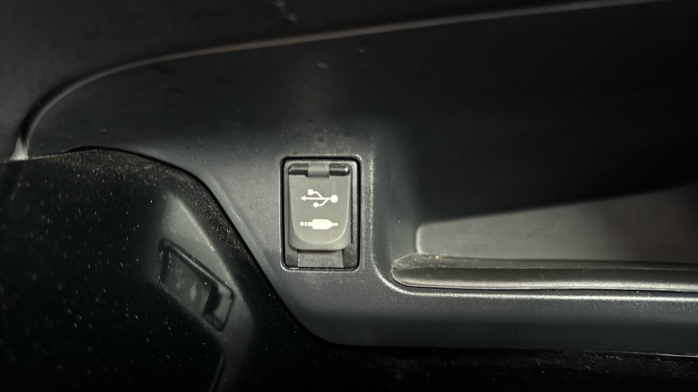 Toyota C-HR 1.8 Hybrid Dynamic 5dr CVT Hybrid Hatchback - Image 37