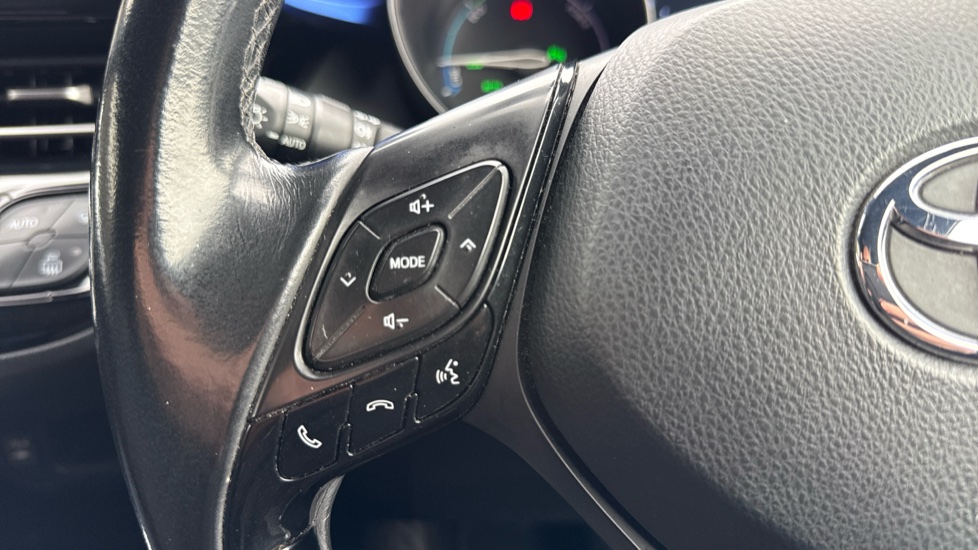 Toyota C-HR 1.8 Hybrid Dynamic 5dr CVT Hybrid Hatchback - Image 39