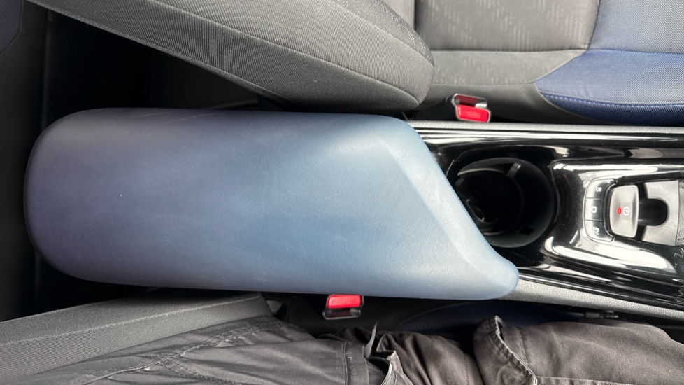 Toyota C-HR 1.8 Hybrid Dynamic 5dr CVT Hybrid Hatchback - Image 47