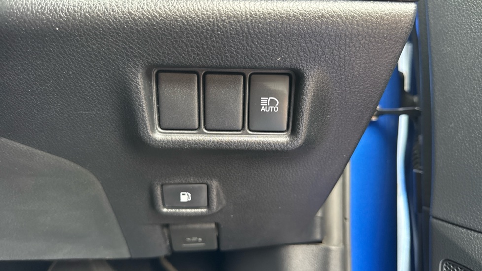 Toyota C-HR 1.8 Hybrid Dynamic 5dr CVT Hybrid Hatchback - Image 50