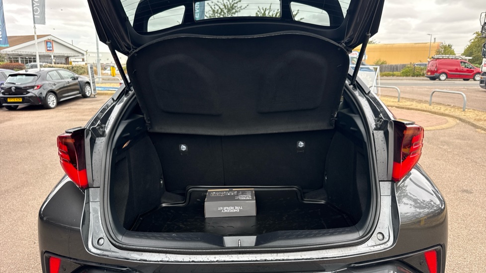 Toyota C-HR 1.8 Hybrid GR Sport 5dr CVT Hybrid Hatchback - Image 13