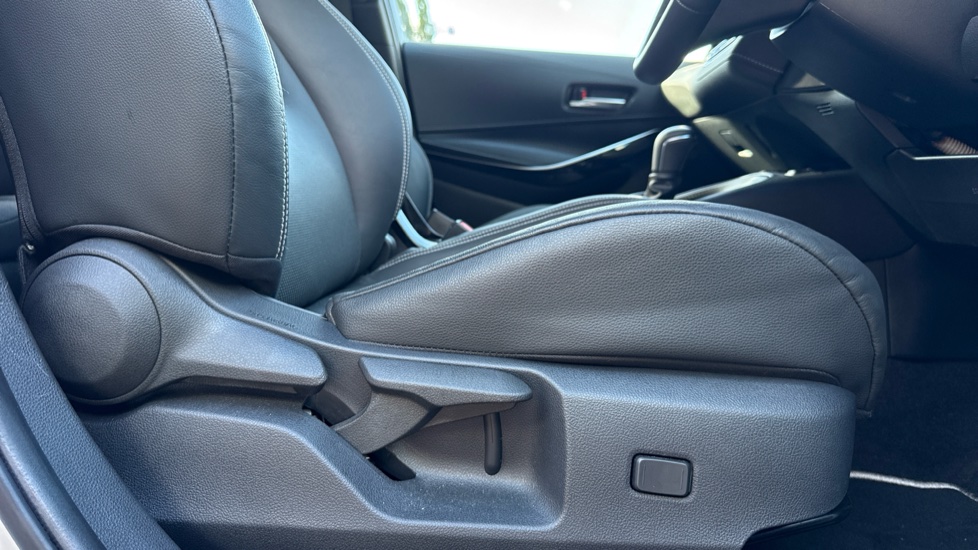 Toyota Corolla 1.8 Hybrid Excel 5dr CVT Hybrid Hatchback - Image 30