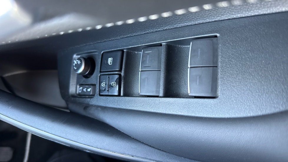 Toyota Corolla 1.8 Hybrid Excel 5dr CVT Hybrid Hatchback - Image 32