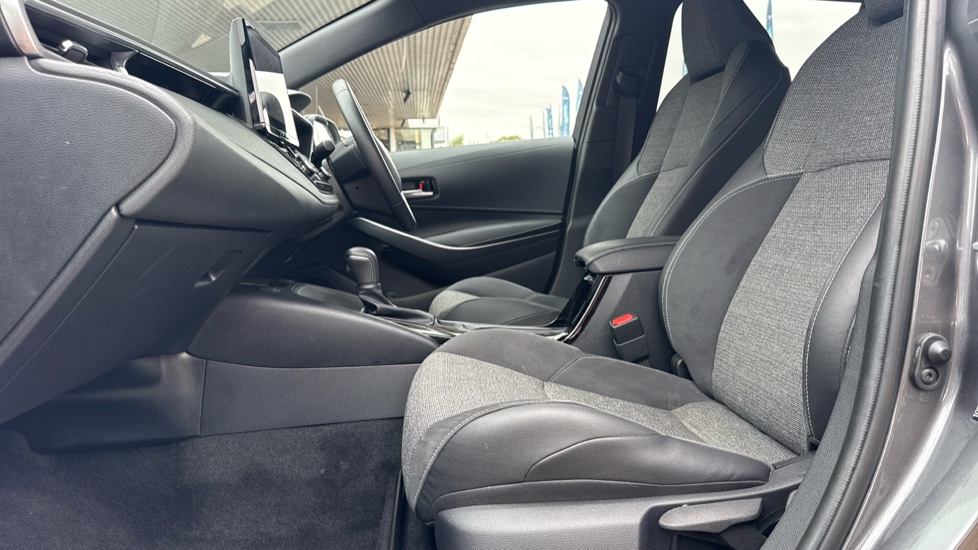 Toyota Corolla 1.8 Hybrid Design 5dr CVT Hybrid Estate - Image 5