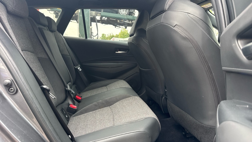 Toyota Corolla 1.8 Hybrid Design 5dr CVT Hybrid Estate - Image 8