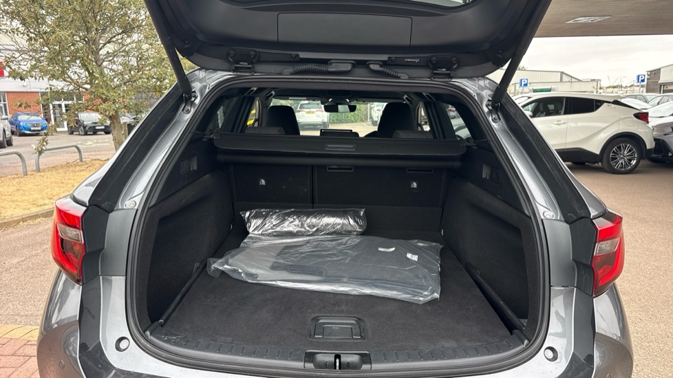 Toyota Corolla 1.8 Hybrid Design 5dr CVT Hybrid Estate - Image 13