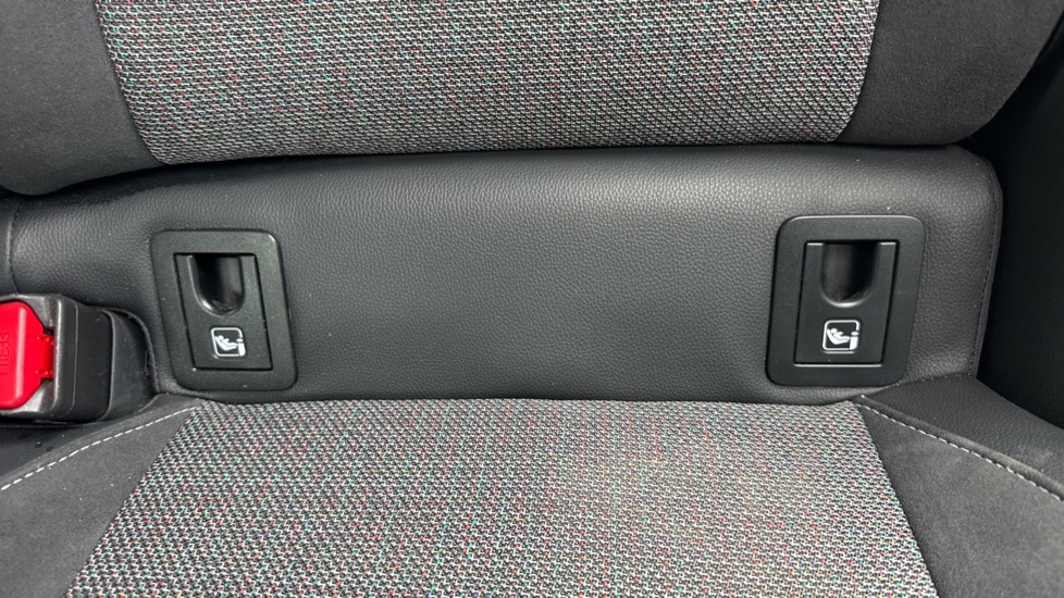 Toyota Corolla 1.8 Hybrid Design 5dr CVT Hybrid Estate - Image 14
