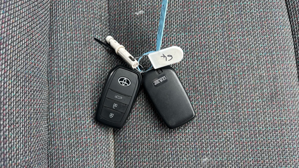 Toyota Corolla 1.8 Hybrid Design 5dr CVT Hybrid Estate - Image 28
