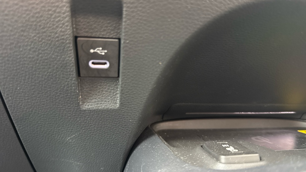 Toyota Corolla 1.8 Hybrid Design 5dr CVT Hybrid Estate - Image 37