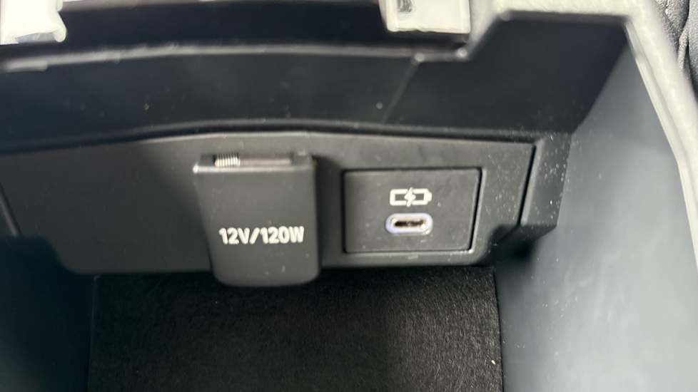 Toyota Corolla 1.8 Hybrid Design 5dr CVT Hybrid Estate - Image 39