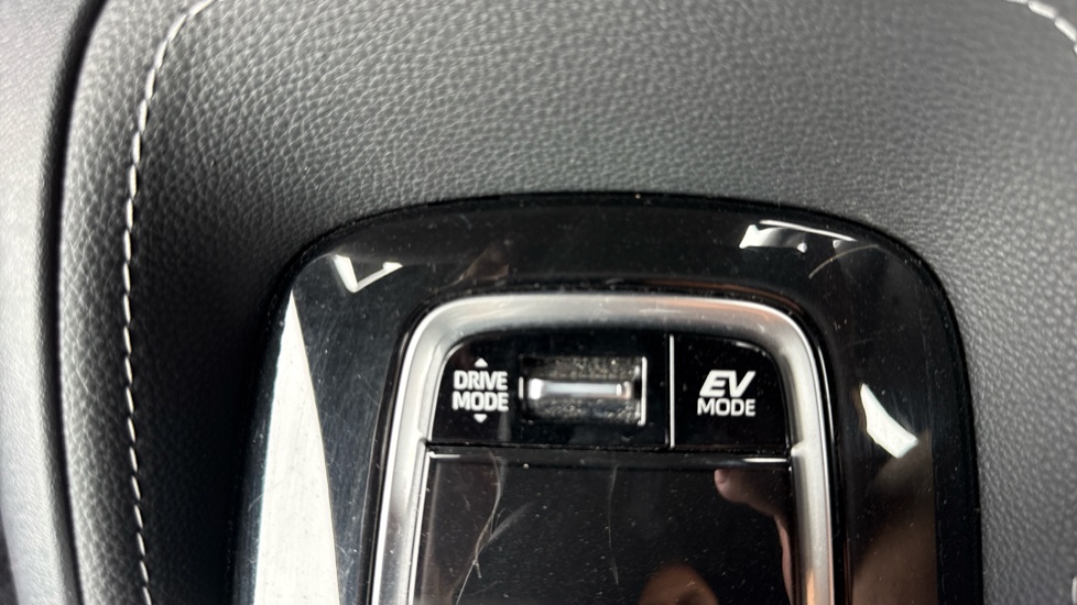 Toyota Corolla 1.8 Hybrid Design 5dr CVT Hybrid Estate - Image 48