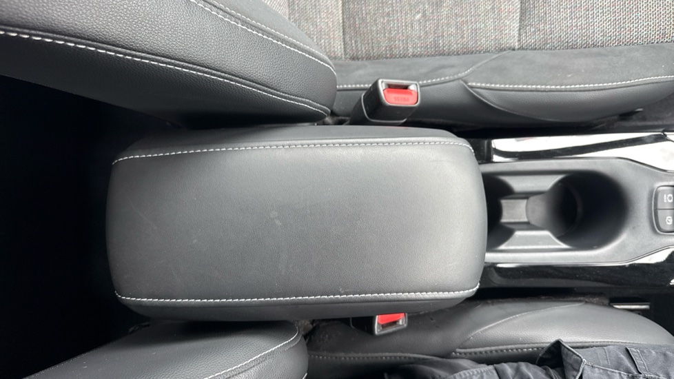 Toyota Corolla 1.8 Hybrid Design 5dr CVT Hybrid Estate - Image 50