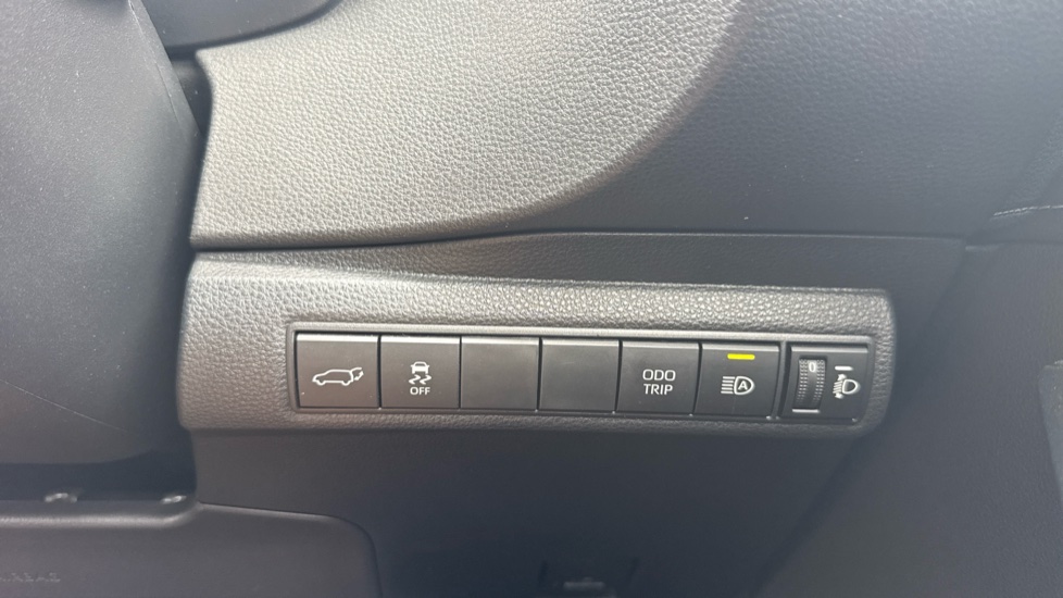 Toyota Corolla 1.8 Hybrid Design 5dr CVT Hybrid Estate - Image 53
