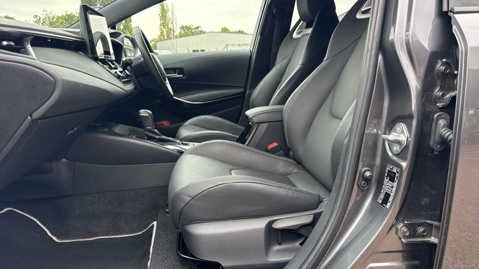 Toyota Corolla 1.8 Hybrid Excel 5dr CVT Hybrid Estate - Image 5