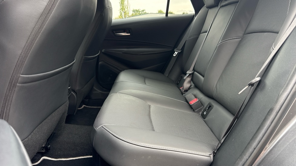 Toyota Corolla 1.8 Hybrid Excel 5dr CVT Hybrid Estate - Image 15