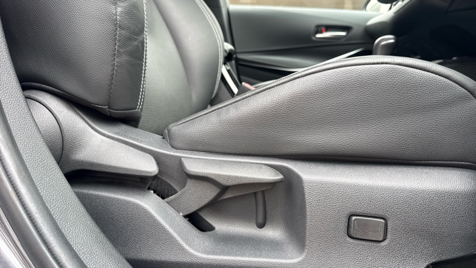 Toyota Corolla 1.8 Hybrid Excel 5dr CVT Hybrid Estate - Image 30
